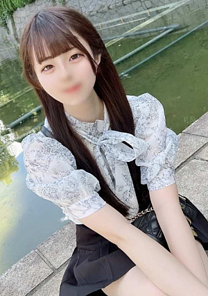 Show your face! A 19-year-old female college student with black hair and a cute transparent smile!