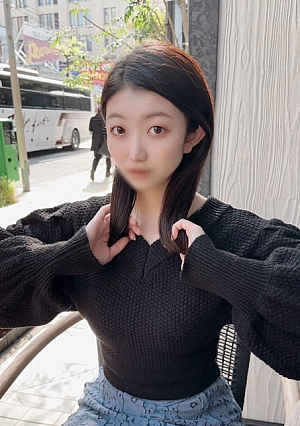 [Facial appearance] A G-cup returnee interpreter with a 9-headed model body, who has completely changed from a life full of character to a trash man *** Completely inseminated a low-educated gene into a pussy full of love juice