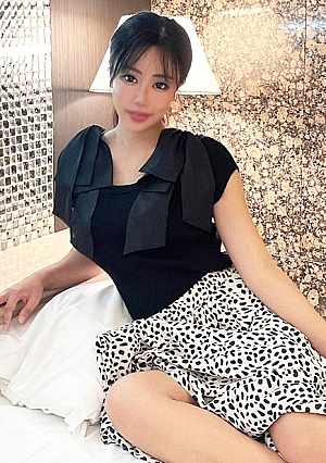 A huge amount of semen is ejaculated with a rich blowjob from an S-class beautiful receptionist who looks too good in her ponytail!!