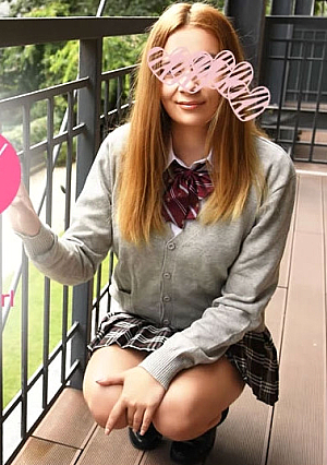 日本刀大暴れ！SNSで知り合った感度良好の金髪素人娘 制服H ハメ撮り18歳 Victoria プシコレ付き特別版 - ビクトリア