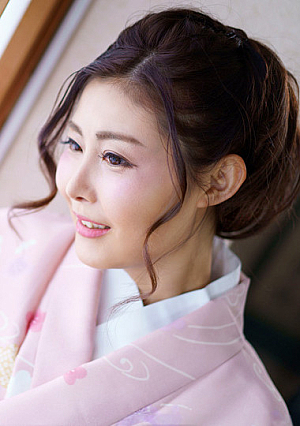 美人女将の精魂込めたエッチなおもてなし