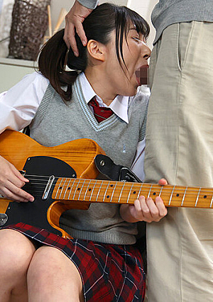 同じマンションに住む小さい女の子に媚薬を塗り込んだチ○ポで即イラマ。結果、ねば～っと糸引くえずき汁まみれのイキ顔で淫乱化。8 ギターの練習に励む女の子