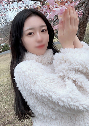 A current female college beauty who attends a national university and works at a cafe has black hair and is modest but in fact she has a strong sexual desire She has a neat gap and is covered in shame and serious juices and cums twice in a row
