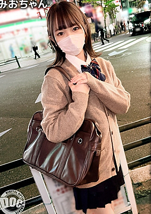 彼氏より先にオジサンが中出し2連発パイパン美ボディの149cm美少女を生チポで堪能しました【みお(18)】