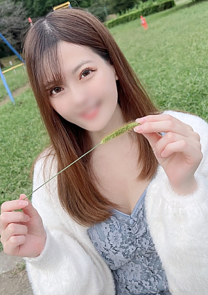 First photo shoot!! A beauty club member who is a slender and fair-skinned beauty with a reputation as a girl who can work hard!