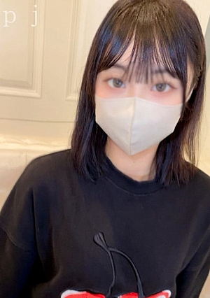 【先行公開】アイドル顔パッチリ目ちゃん　困り果ておもらえるよ言われるがまま脱がされて…