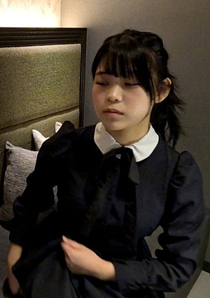  【素人初撮り】れな(18) 上品でかわいい。初〇〇の一部始終を撮影される。カチコチに凍る表情だけどキスして中出しして、イラマまでしました。