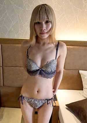 美香(20\) メイド服が似合いすぎるスレンダーちっぱい最初はきれいだった初アナルを長時間責め続け、生挿入して中出ししたら、痛々しく開いたままになりました