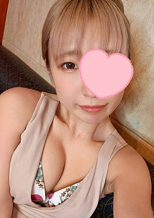 Devilish deep throat until Layer sheds tears. No matter how many times she chokes her throat, she relentlessly attacks her deep throat and finally ejaculates deep throat.