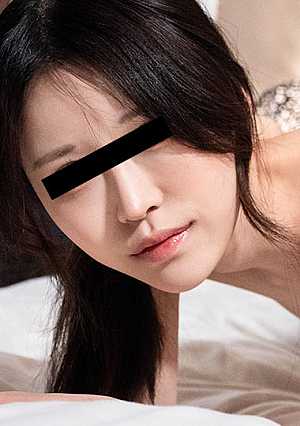 ちっぱい美女が僕の全身をリップでご奉仕
