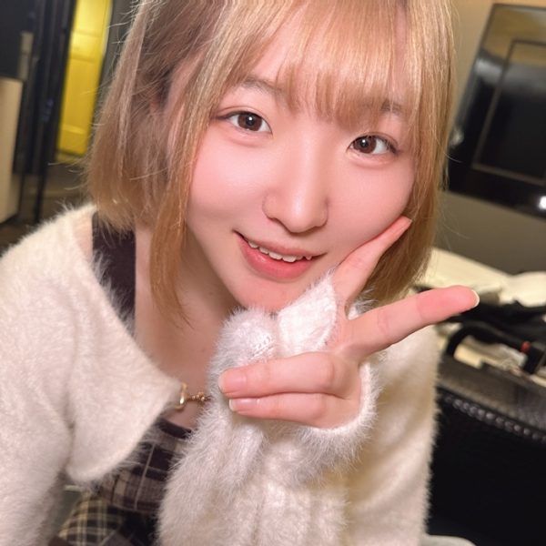 4発射 !3度抜き保証最高傑作笑顔でジュポフェラごっくん媚.び顔まで根本まで咥え込むお掃.除フェラ...このエロさ、もはや反則!