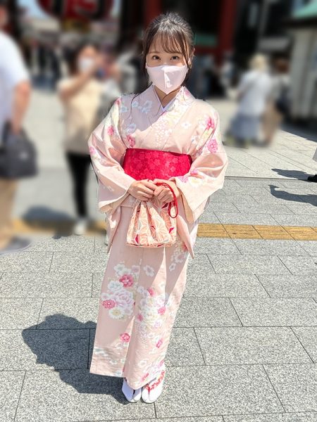 A SSS class Edokko beauty (22) who grew up in a downtown area and a messy raw copulation in a moe yukata ⇒ Continuous creampie in her pink pussy