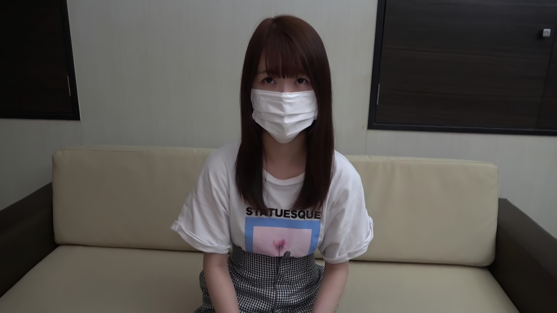 By all means only the face The 18-year-old slender beauty student of 155 cm hides her face and does not hide her pussy
