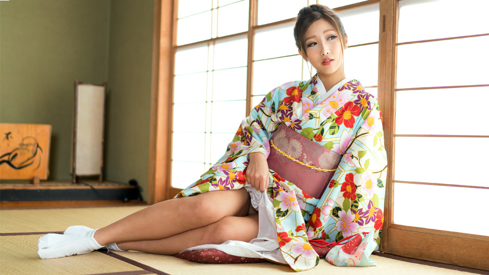 Instant BJ: A woman with a very erotic kimono