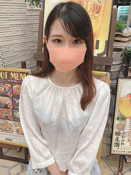 Face exposure Enjoy the beautiful skin of a slender beauty who misleads men with an anime voice and stain it with sperm