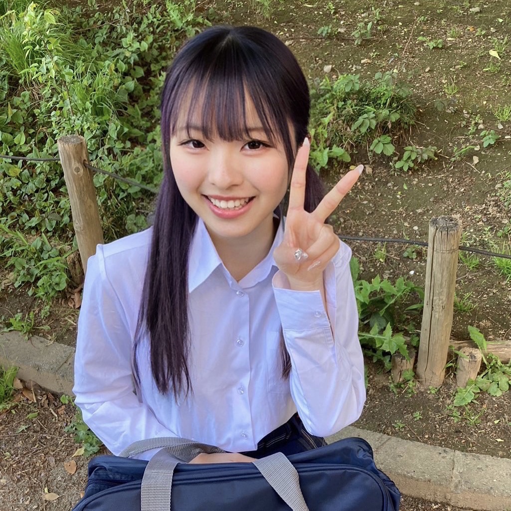 Simple angel Ayu-chan 18 years old with a bursting smile