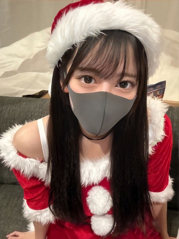Unbelievable... miraculous reappearance! Slope system beautiful girl F cup 18 years old Yua! A large amount of facial cumshots in Santa costume! It became the best Xmas present this year [Recording 2 works from 2 shots]