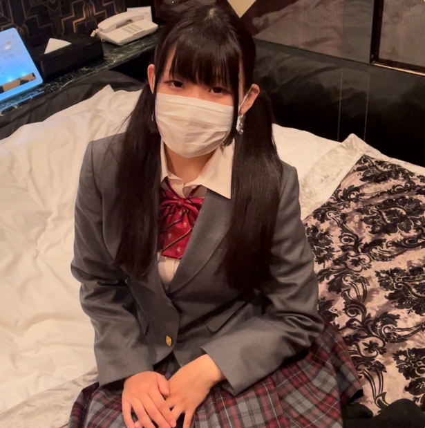 No A shy and shy 18-year-old a third-year liberal arts student in Tokyo Riko-chan takes off her clothes and when she takes off her clothes she has big breasts and bristle pussy