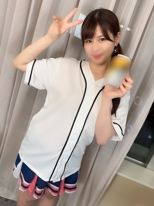 Limited quantity for the first time Top ball individual shots Too cute beer saleswoman Yuki-chan 24 years old Moe Kyun Inevitable flirting copulation Creampie x 2