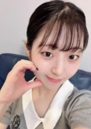 [The fastest catch of a former idol right after her graduation!] A pure and innocent beauty nicknamed Invincible Smile, a real local idol. Her innocent smile is the brightest star in her hometown and is sure to drive otaku crazy.